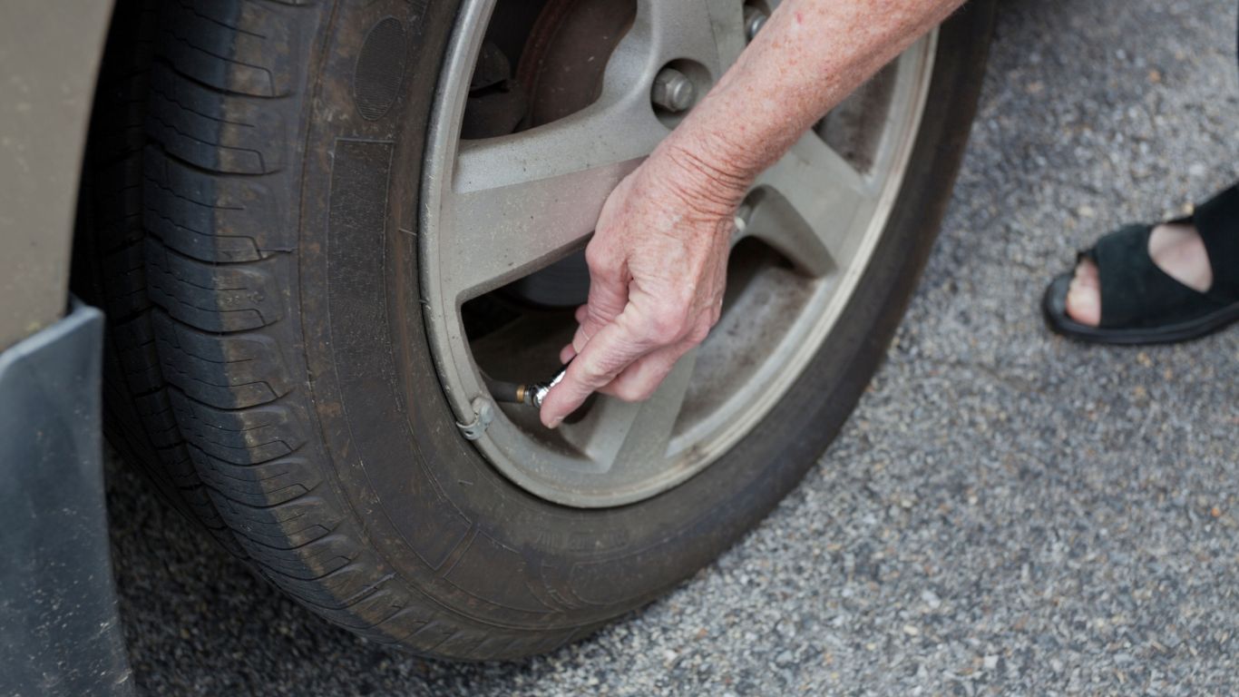 Dangerously Low? Find Your Escape'S Right Tire Pressure Now! - nsll74c